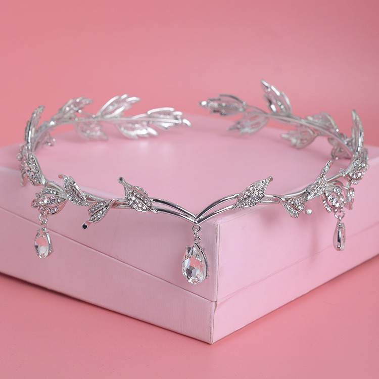 豪華なクリスタルの王冠,ヘアアクセサリー,結婚式,ラインスト - Aerith Cosplay Prop のレビューと価格